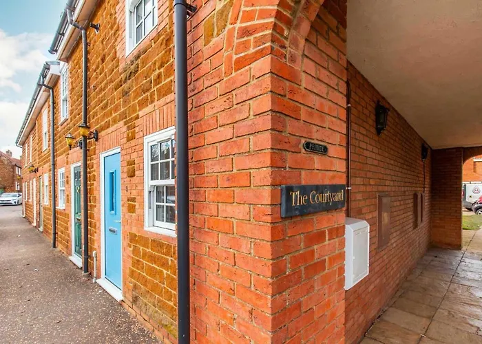 Host & Stay - The Courtyard