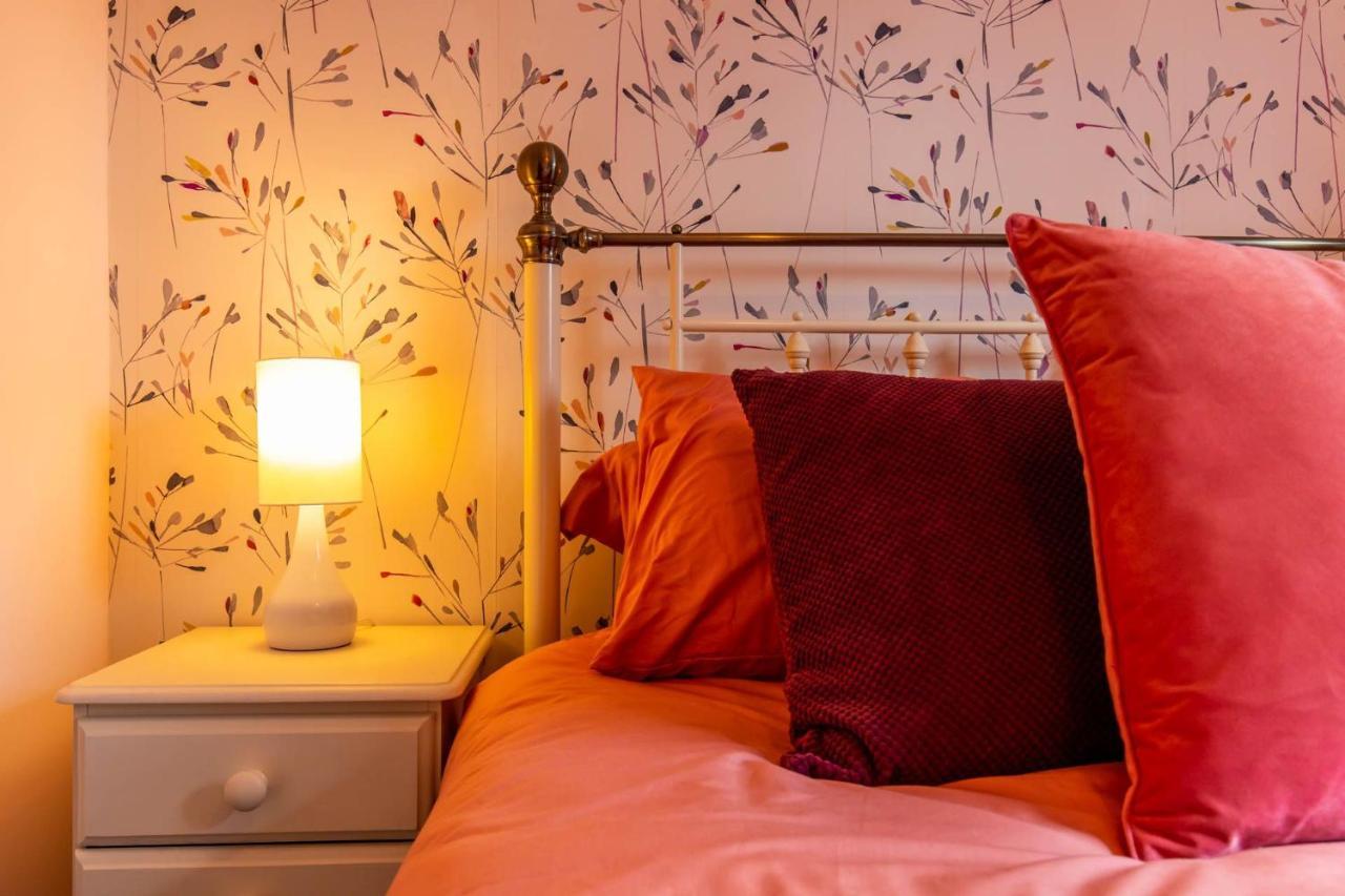 Host & - The Courtyard Holiday home *
